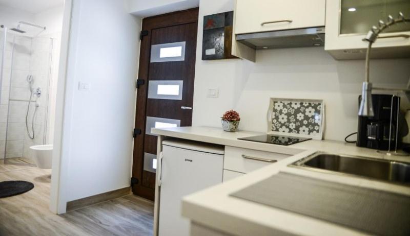 רוביני Modern Getaway Studio For Two מראה חיצוני תמונה