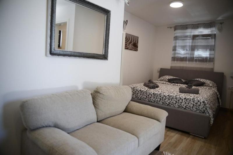 רוביני Modern Getaway Studio For Two מראה חיצוני תמונה