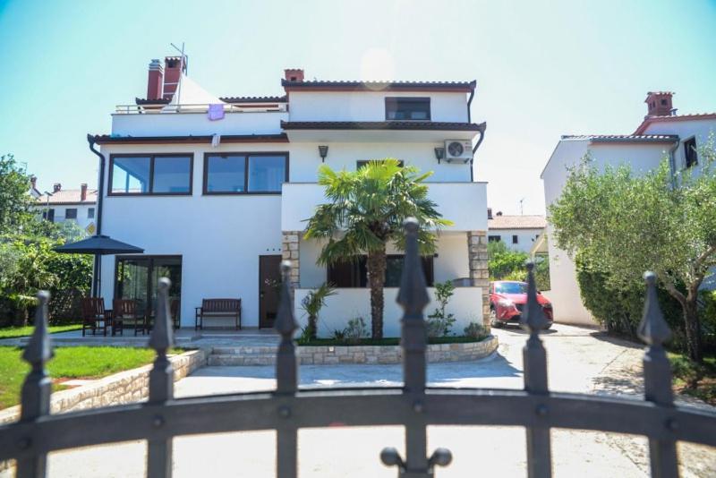 רוביני Modern Getaway Studio For Two מראה חיצוני תמונה